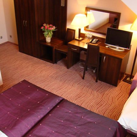 Hotel Azalia & Spa Niepołomice Exteriör bild