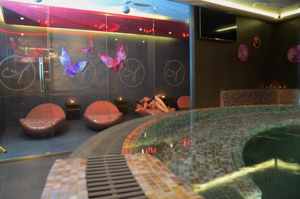 Hotel Azalia & Spa Niepołomice Exteriör bild