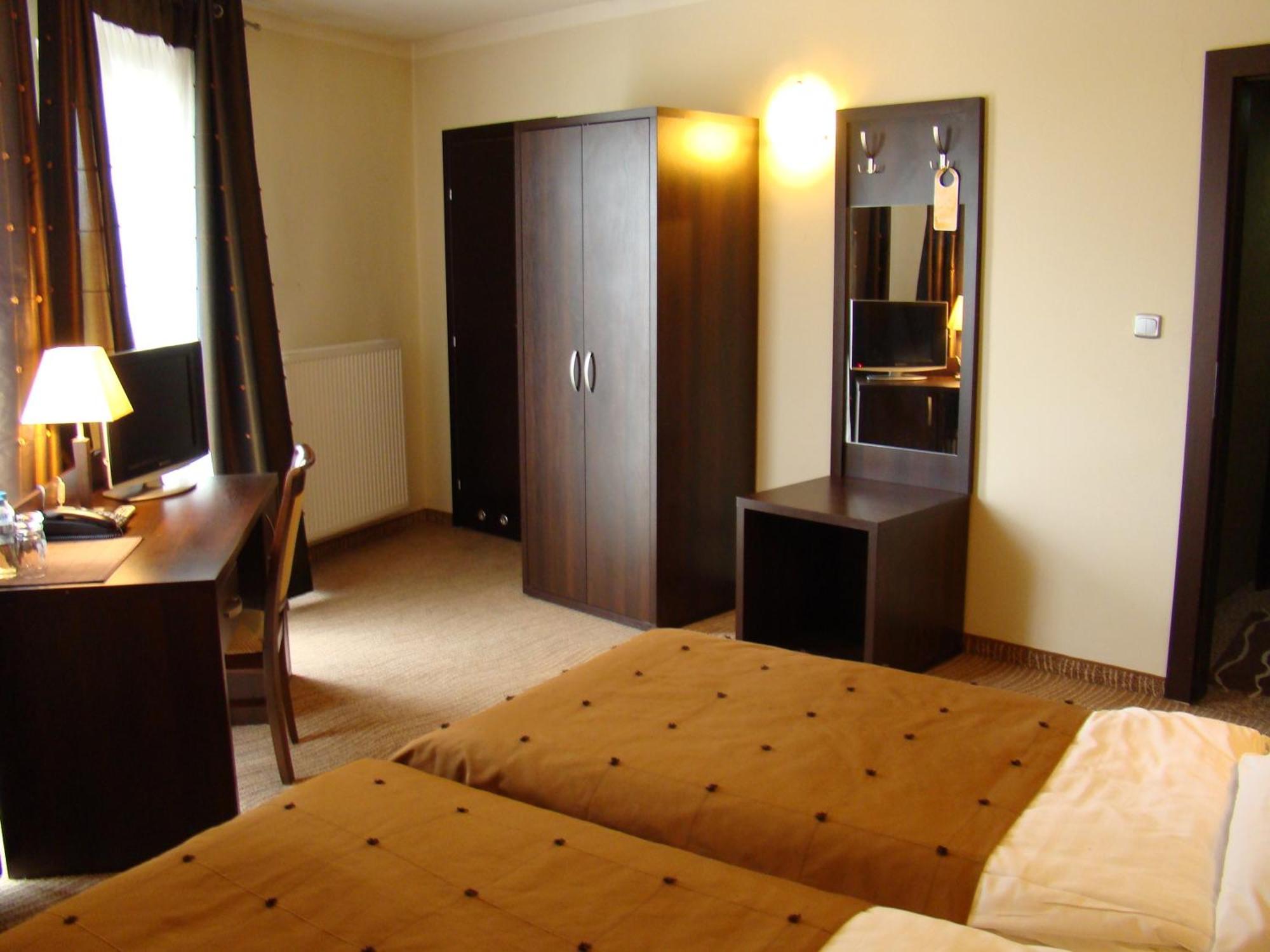 Hotel Azalia & Spa Niepołomice Exteriör bild