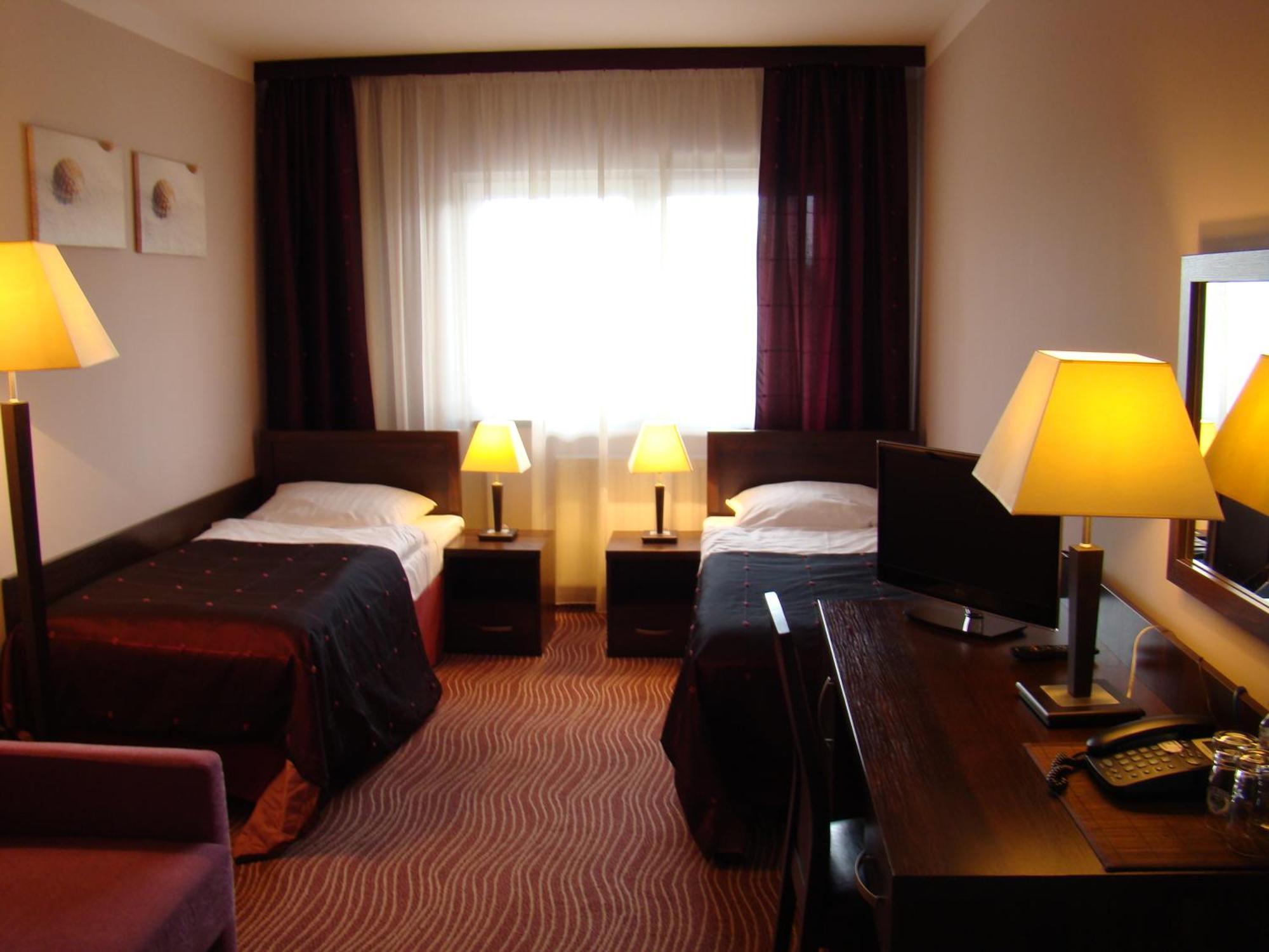 Hotel Azalia & Spa Niepołomice Exteriör bild