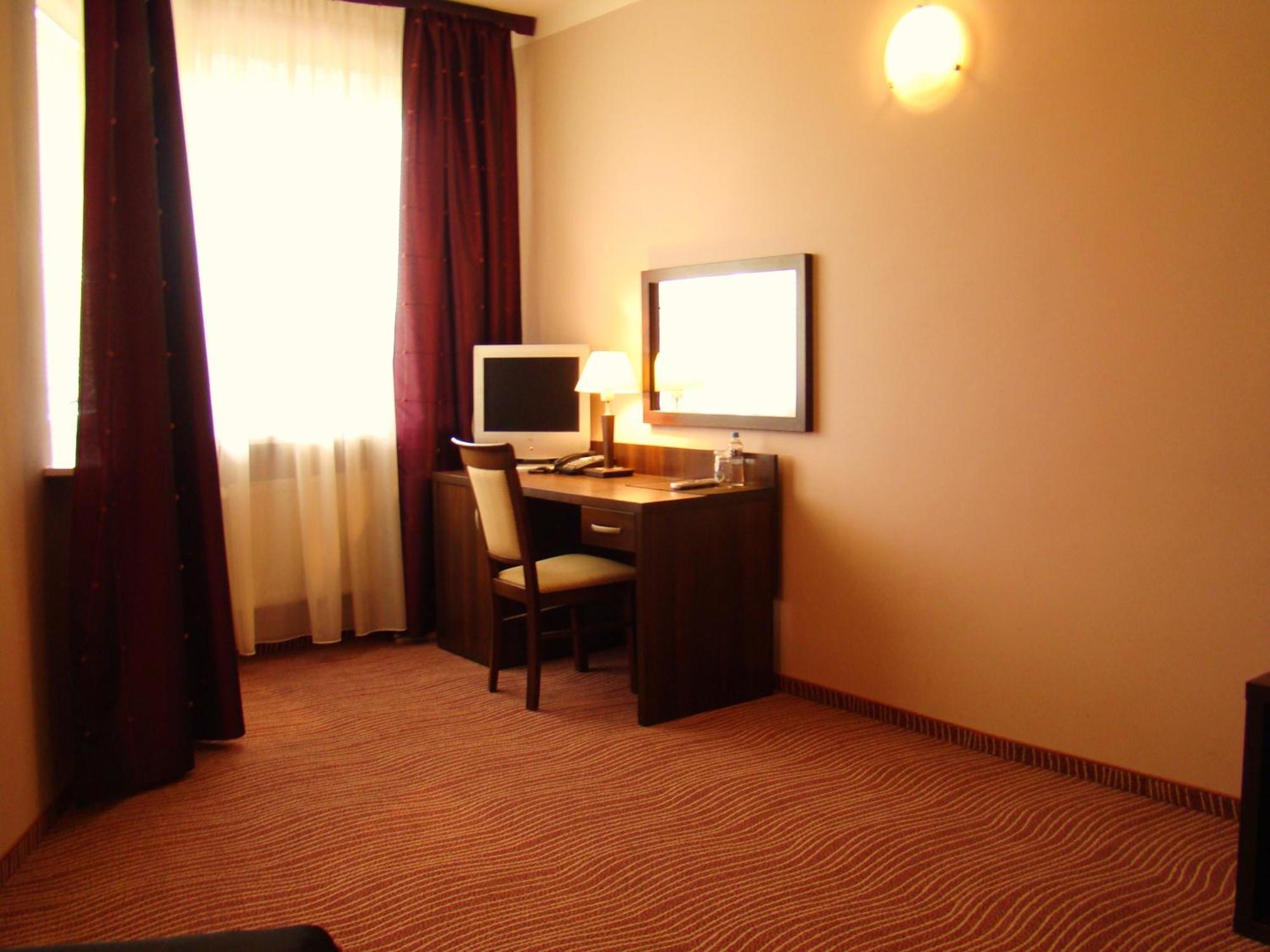 Hotel Azalia & Spa Niepołomice Exteriör bild