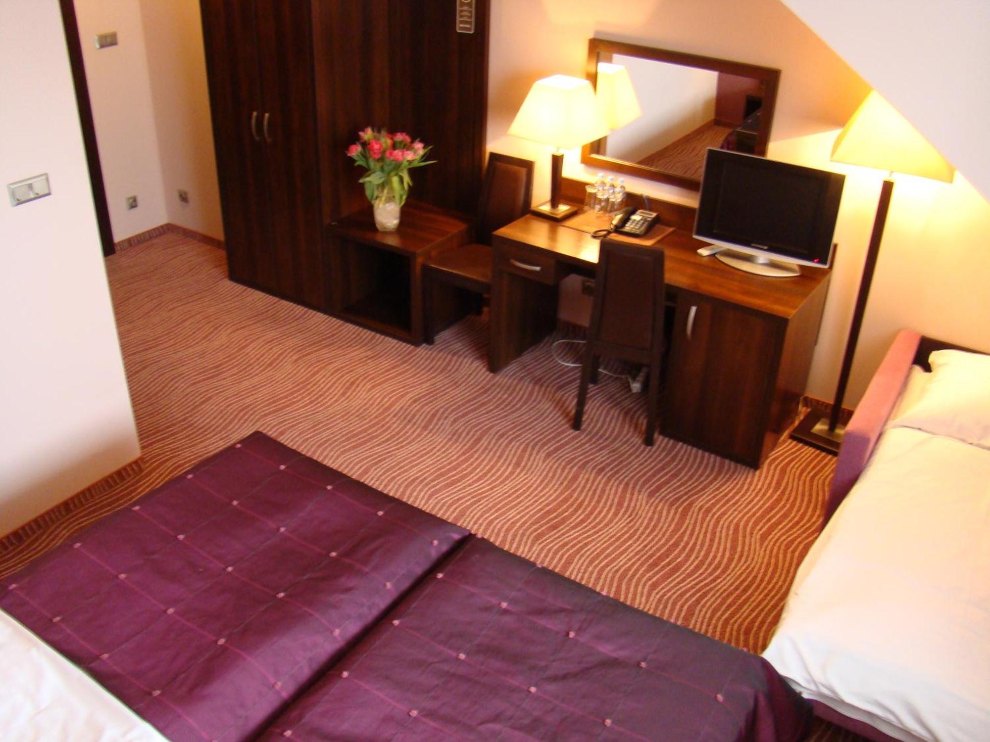 Hotel Azalia & Spa Niepołomice Exteriör bild