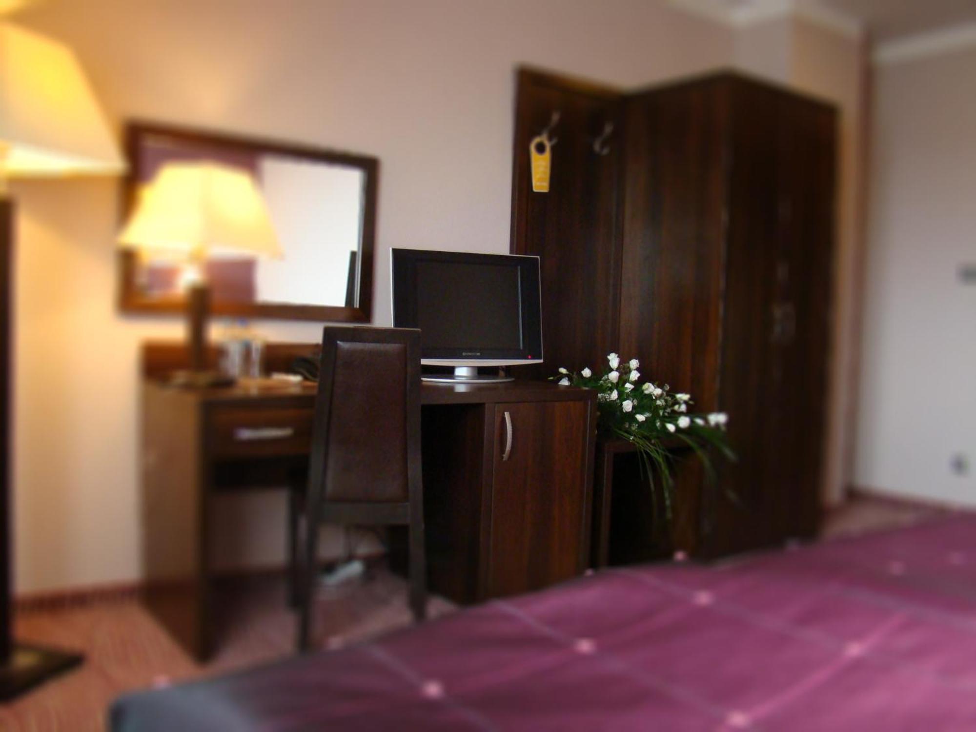 Hotel Azalia & Spa Niepołomice Exteriör bild