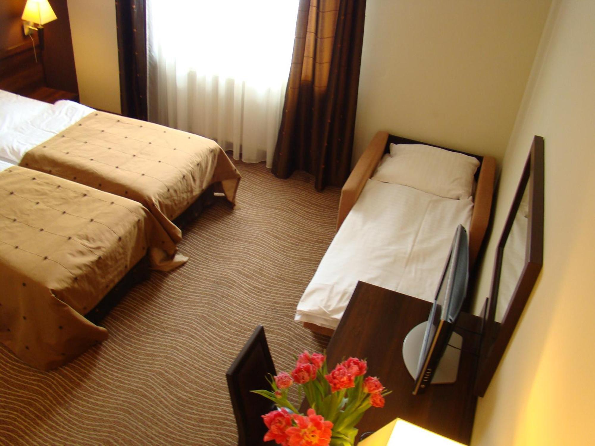 Hotel Azalia & Spa Niepołomice Exteriör bild