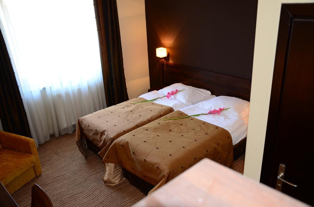 Hotel Azalia & Spa Niepołomice Exteriör bild