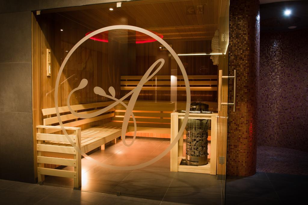 Hotel Azalia & Spa Niepołomice Exteriör bild